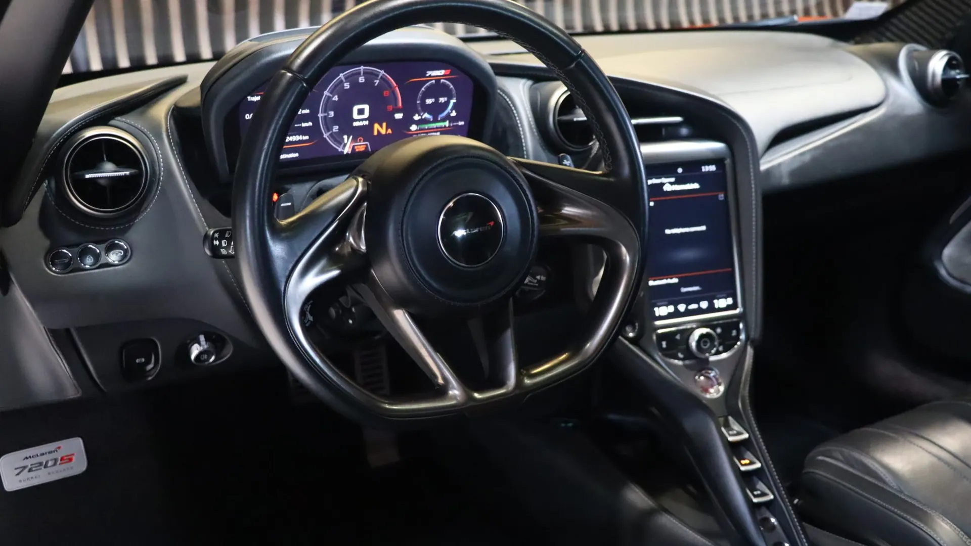 McLaren 720S — photo 14