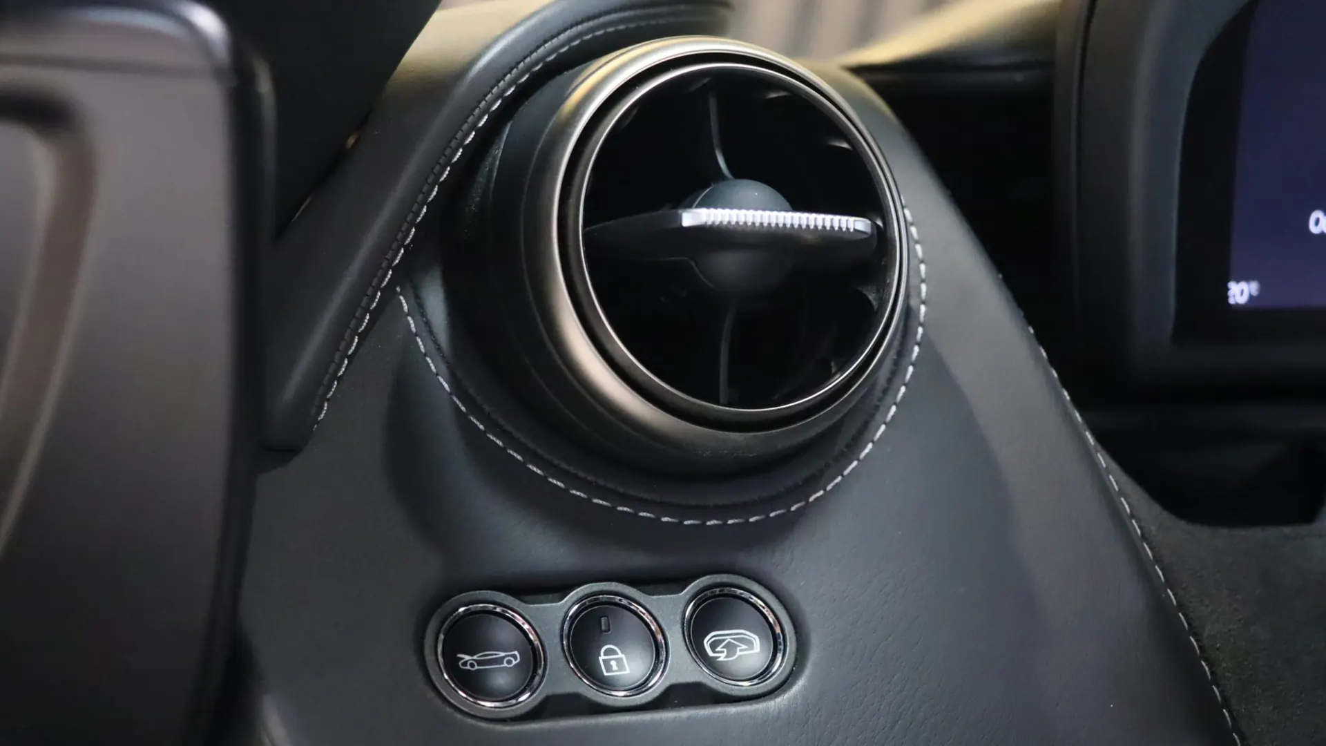 McLaren 720S — photo 16