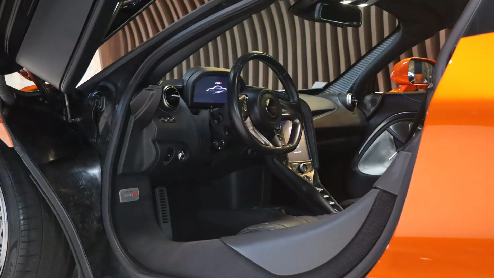 McLaren 720S — photo 8