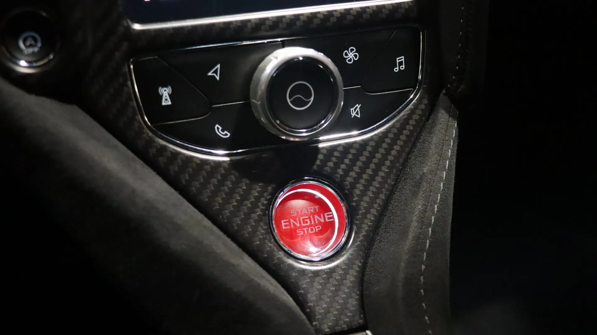 McLaren 720S — photo 28