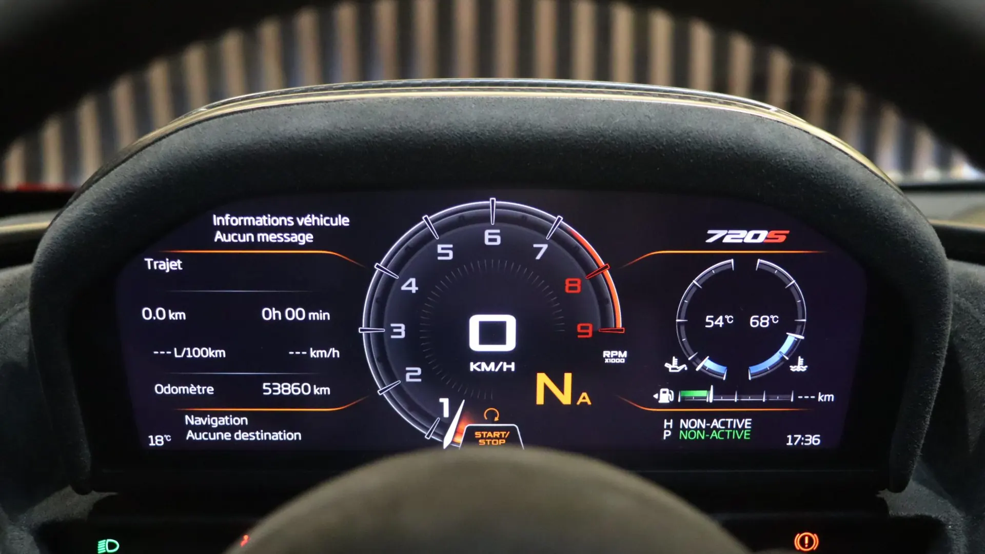 McLaren 720S — photo 24