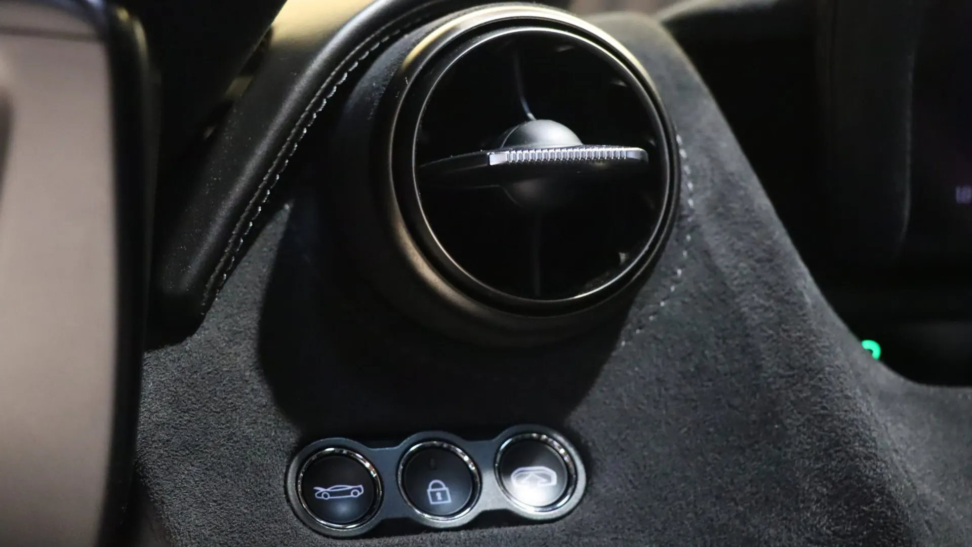 McLaren 720S — photo 16