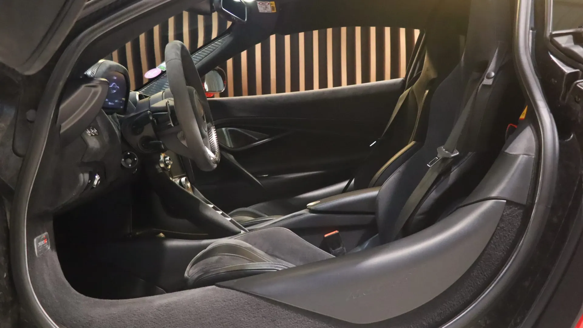 McLaren 720S — photo 7