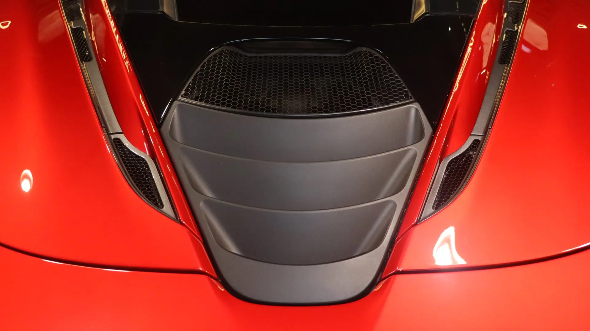 McLaren 720S — photo 45
