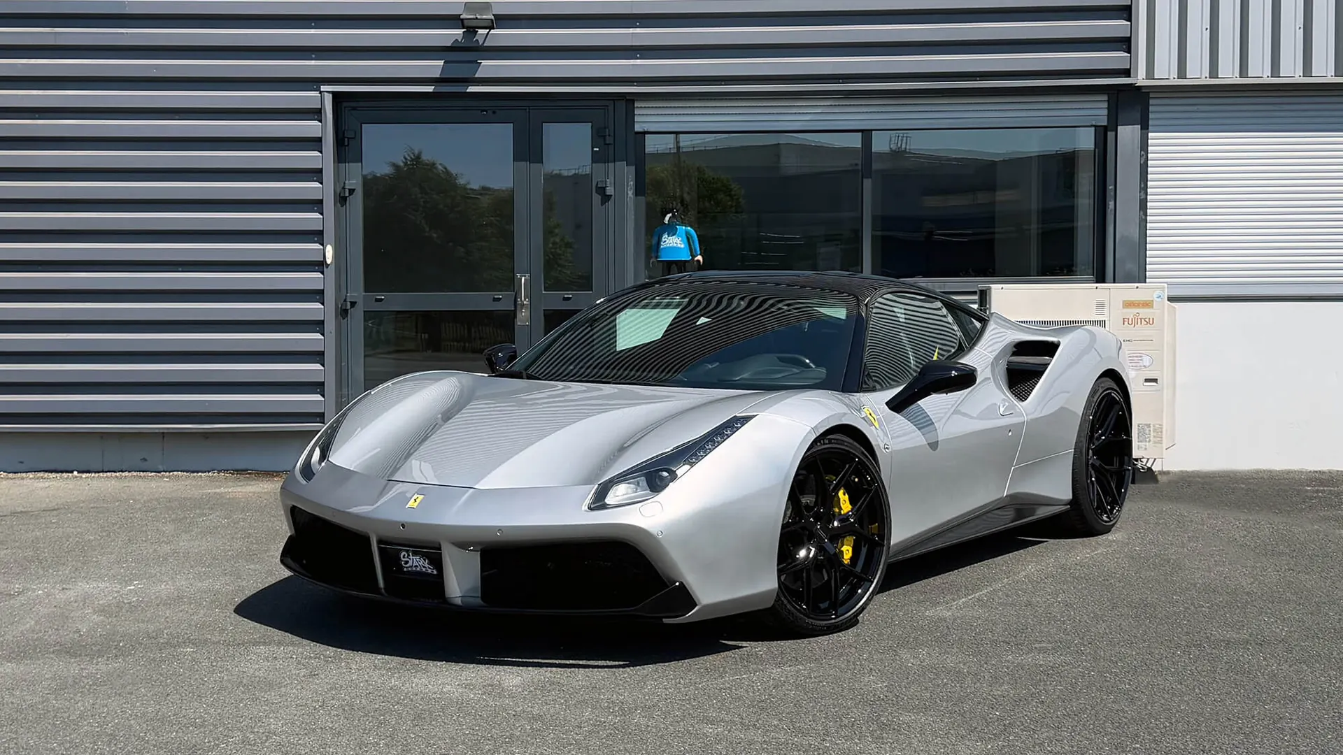 Ferrari 488 — photo 19
