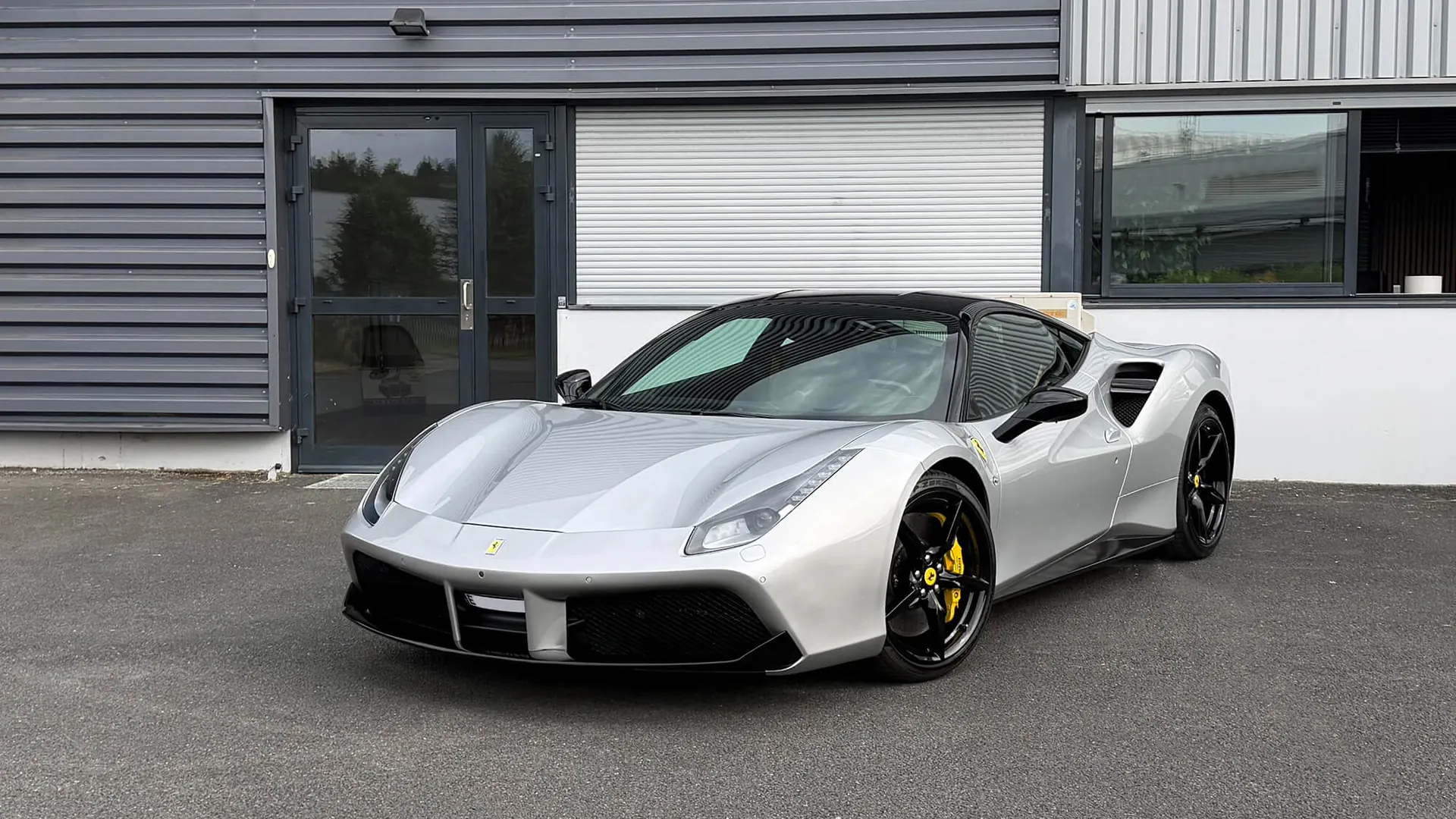 Ferrari 488 — photo 28