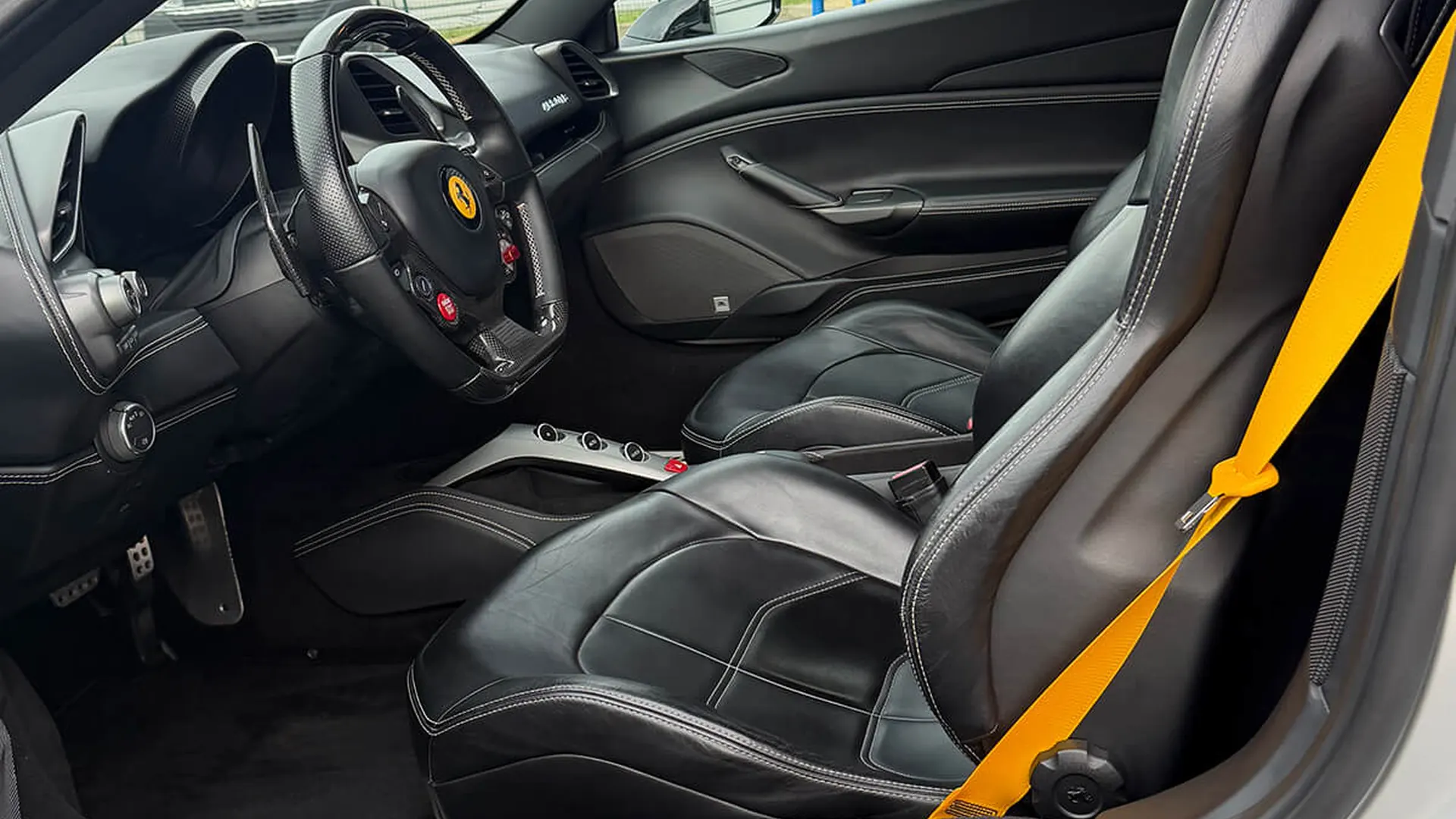 Ferrari 488 — photo 13