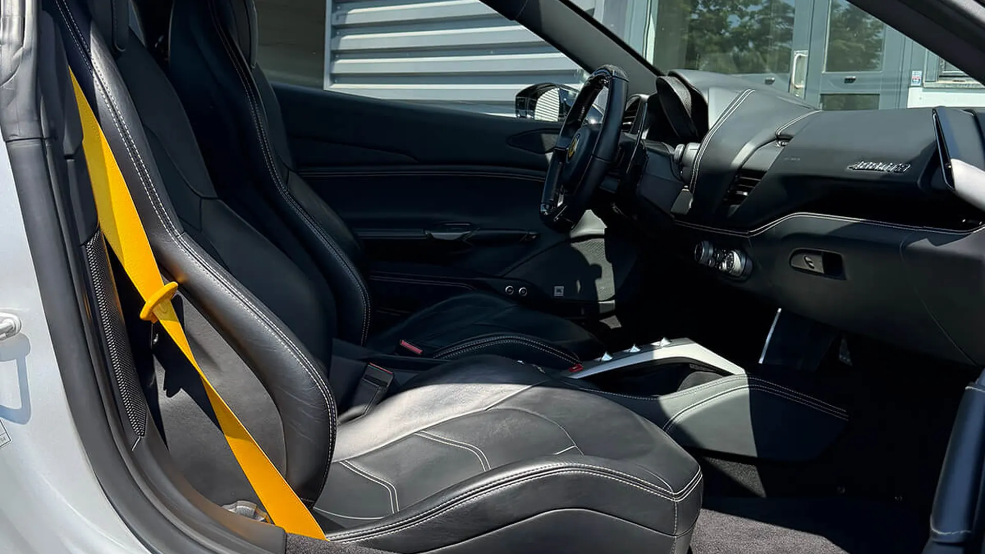 Ferrari 488 — photo 14