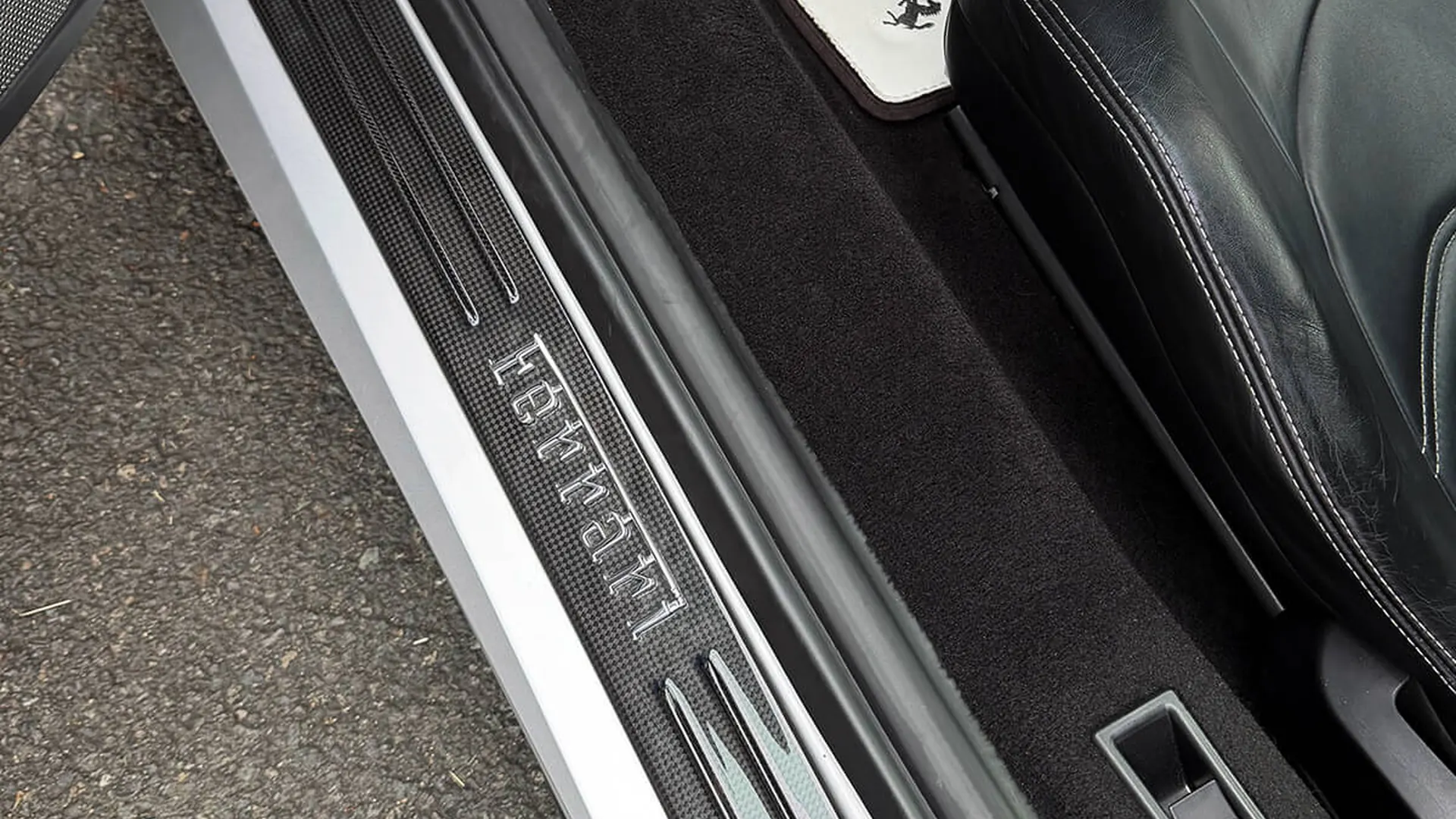 Ferrari 488 — photo 18