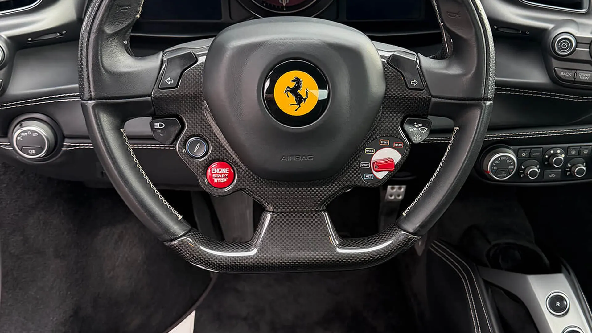 Ferrari 488 — photo 9