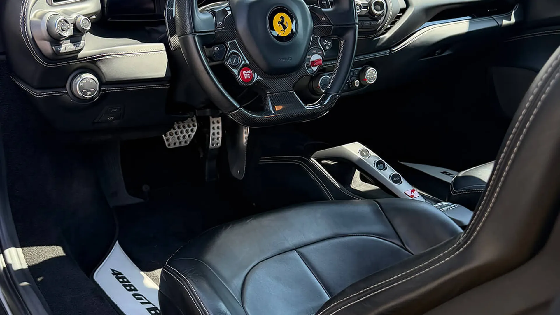Ferrari 488 — photo 21