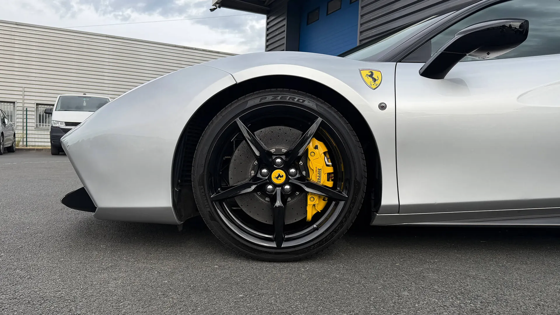 Ferrari 488 — photo 30