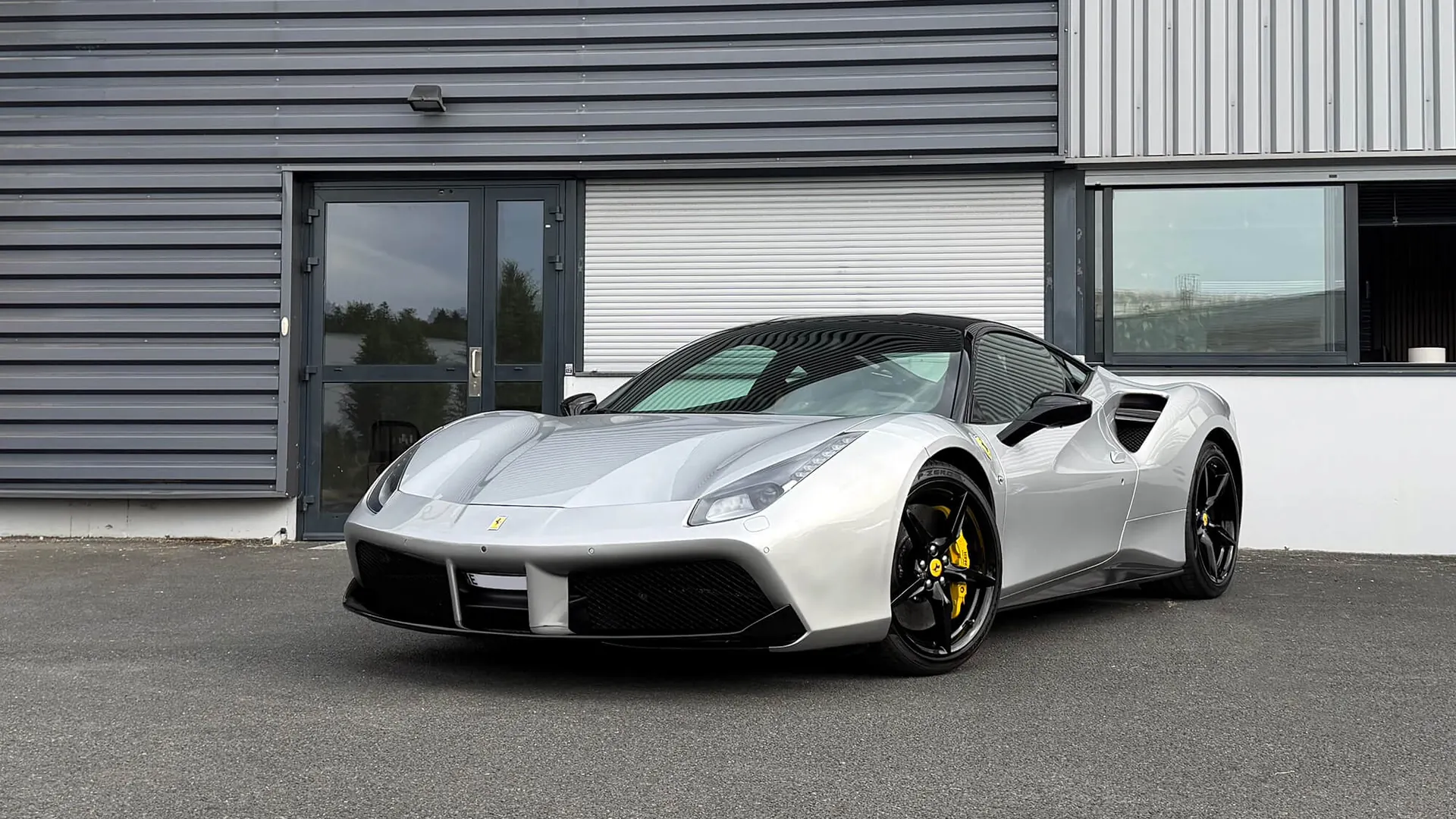 Ferrari 488 — photo 29