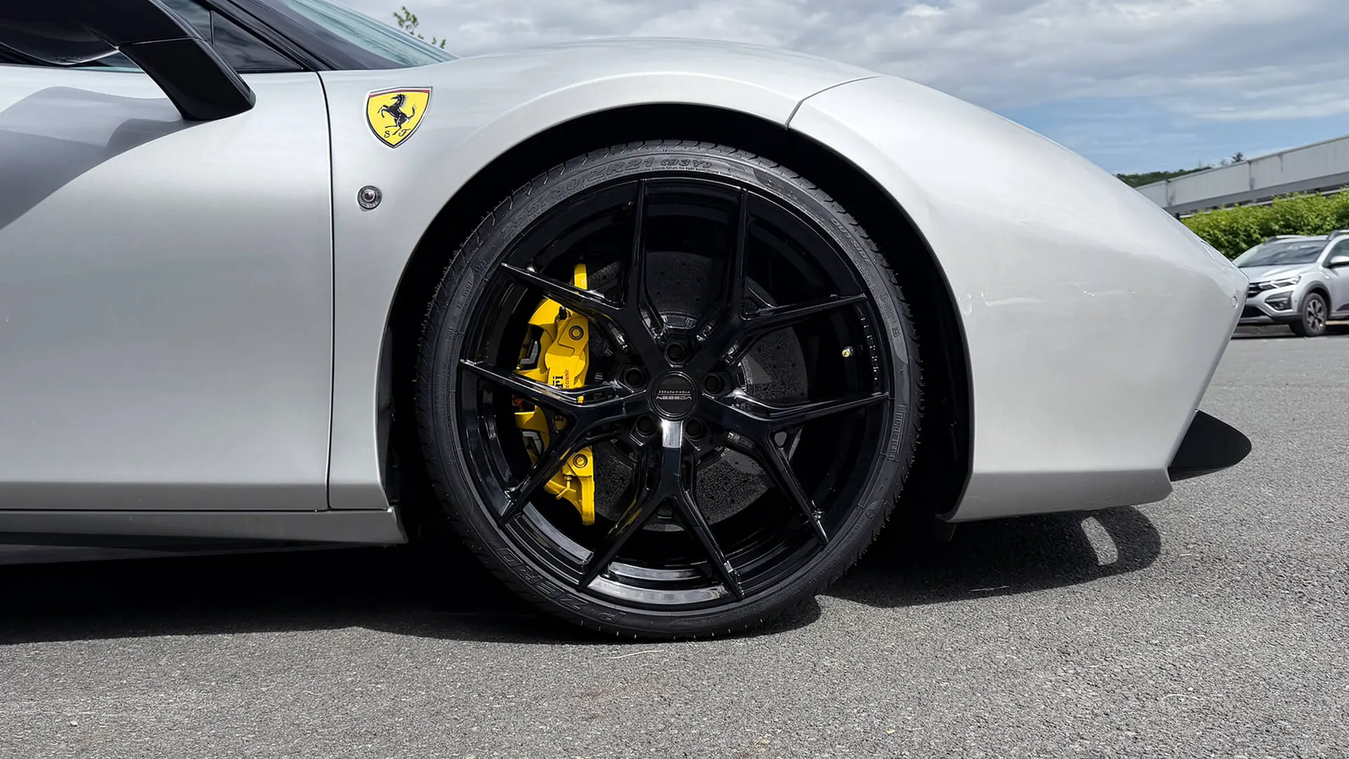 Ferrari 488 — photo 6
