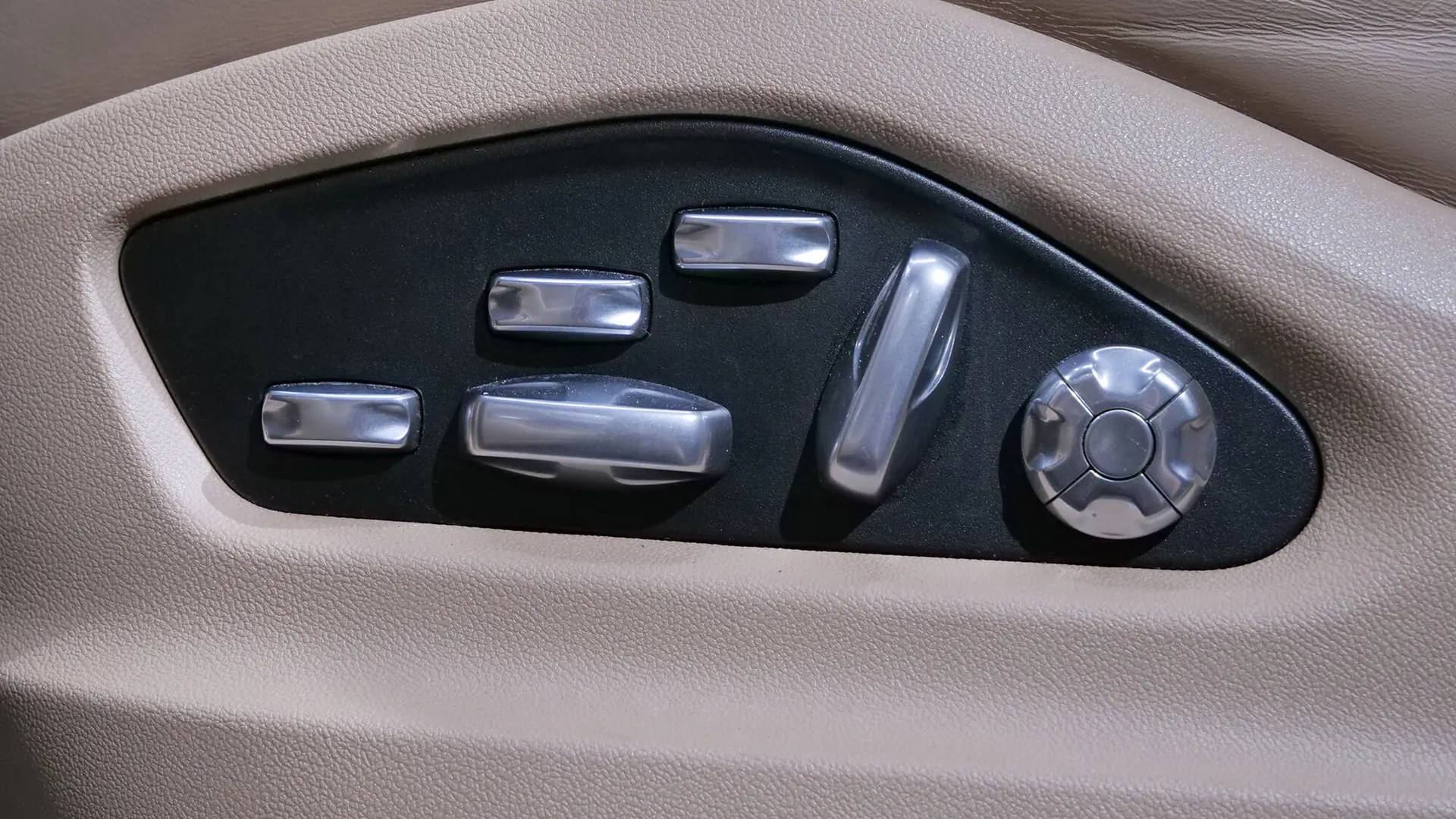 Porsche Cayenne — photo 35