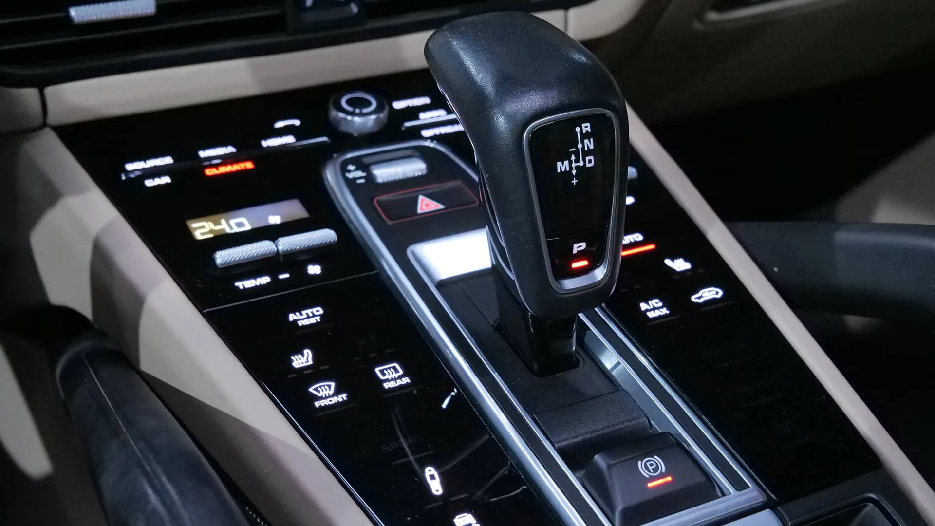 Porsche Cayenne — photo 19