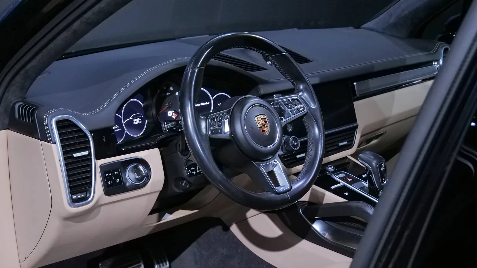 Porsche Cayenne — photo 32