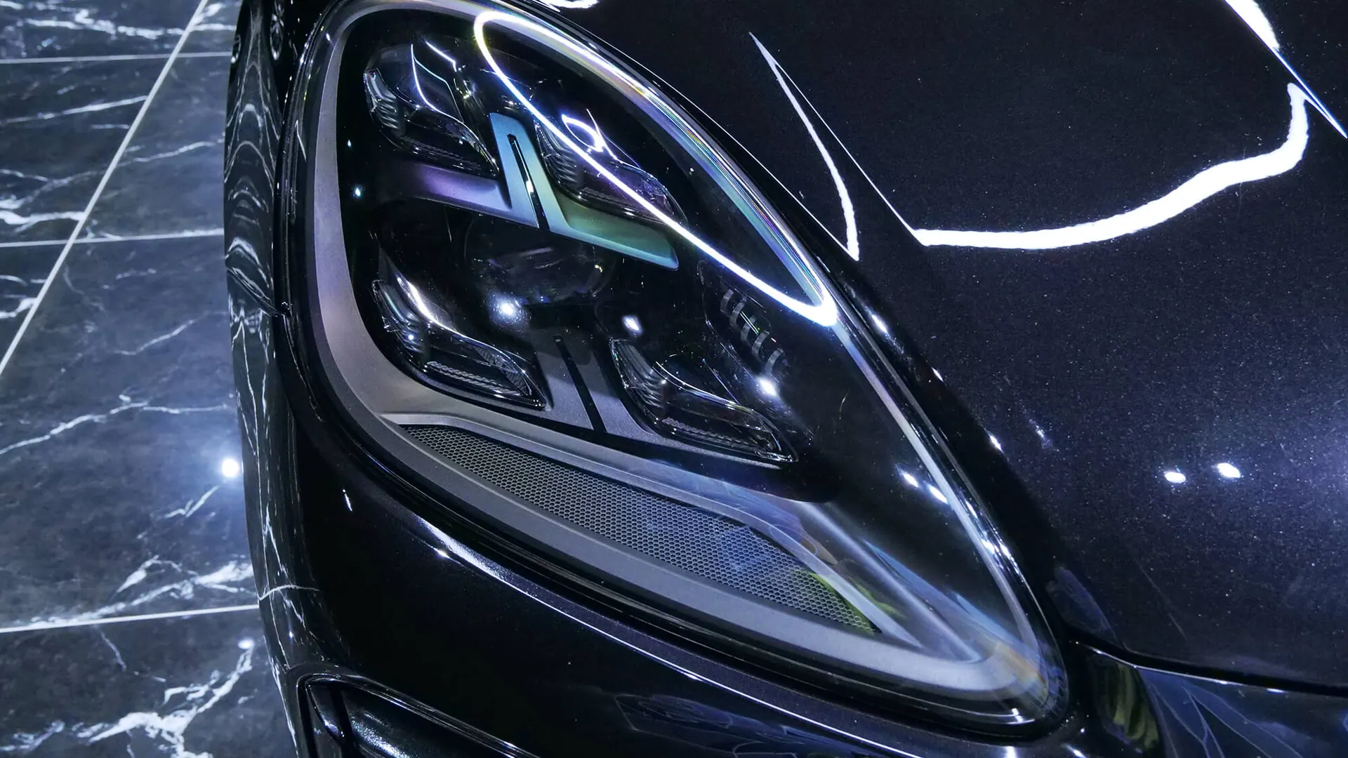 Porsche Cayenne — photo 27