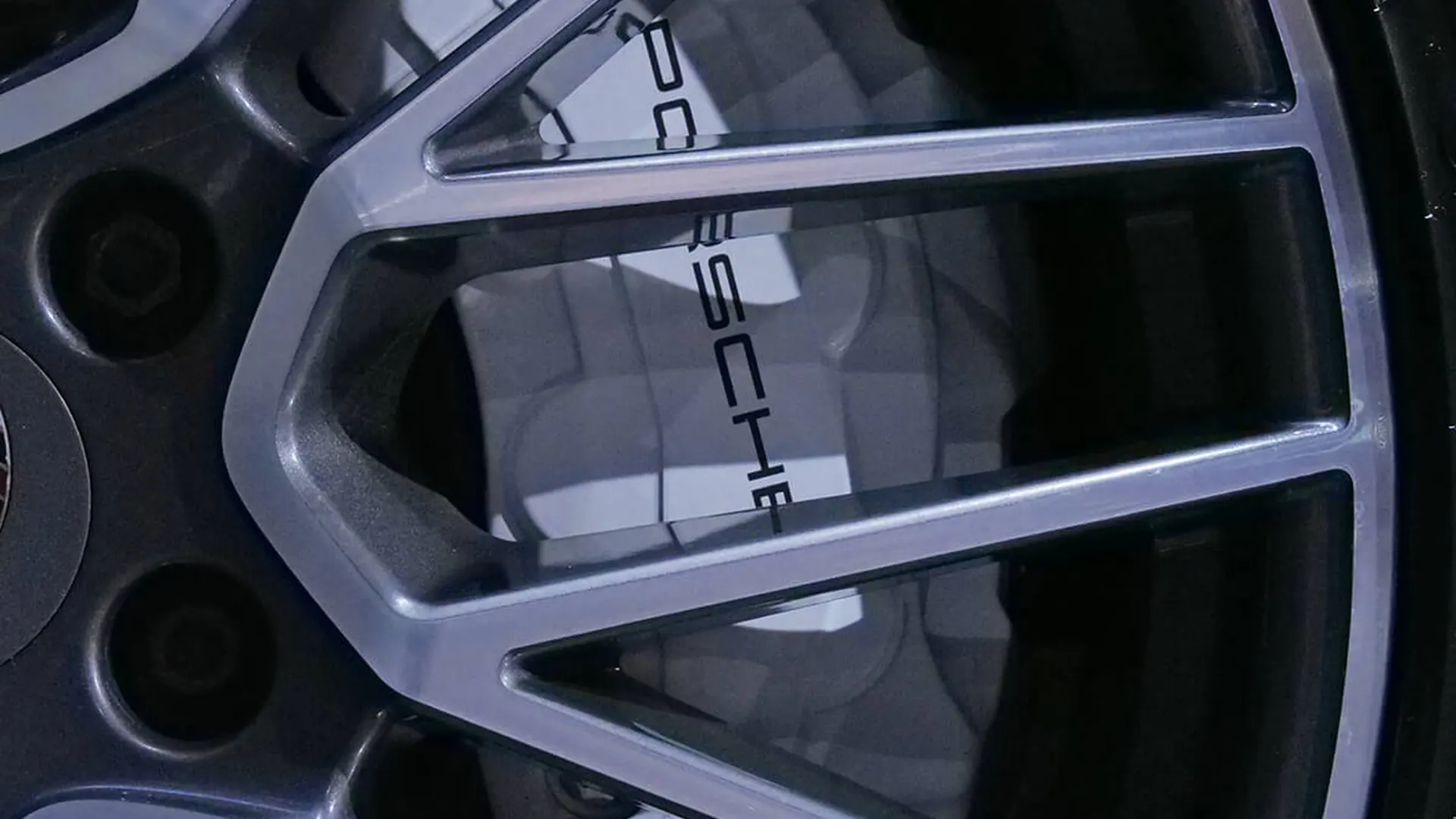 Porsche Cayenne — photo 25