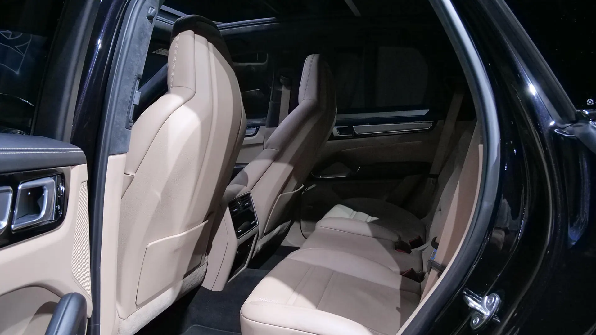 Porsche Cayenne — photo 37