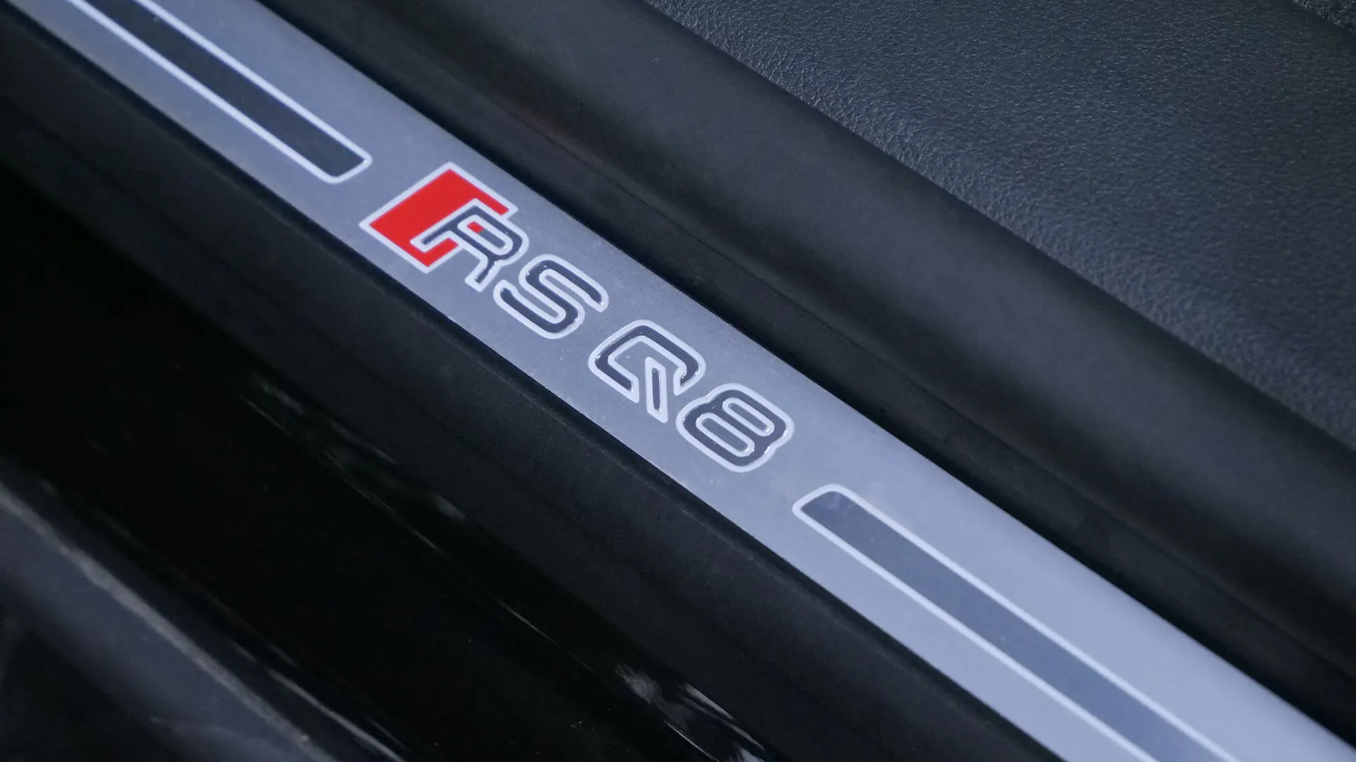 Audi RSQ8 — photo 16