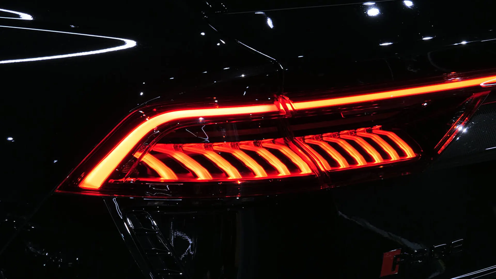 Audi RSQ8 — photo 14