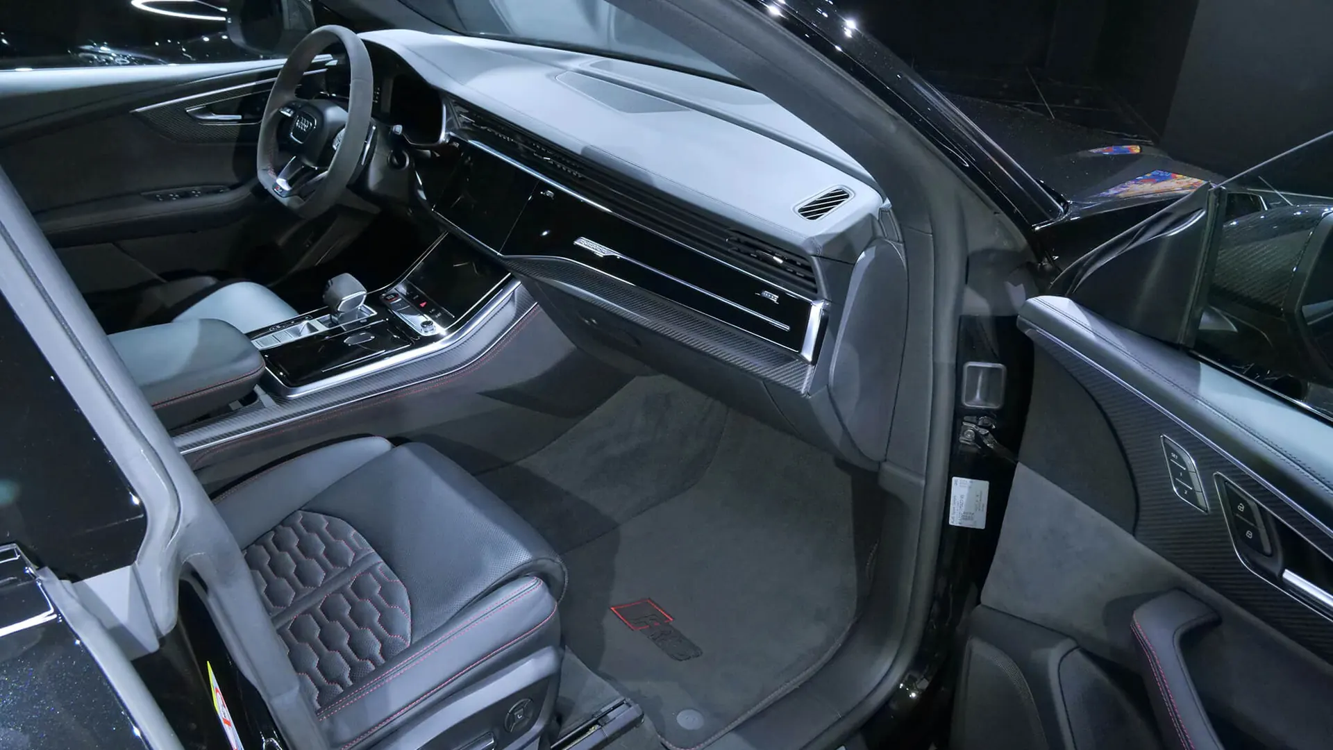 Audi RSQ8 — photo 6