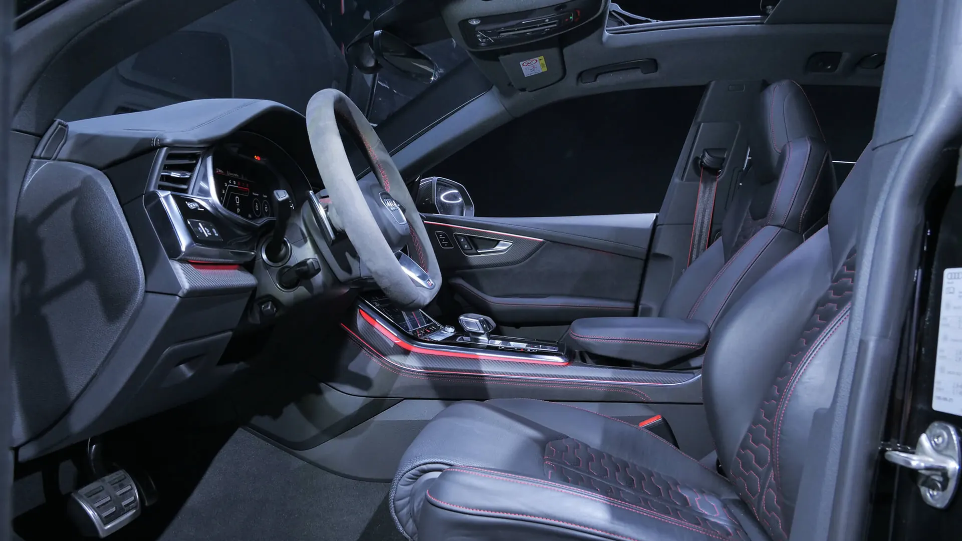 Audi RSQ8 — photo 34