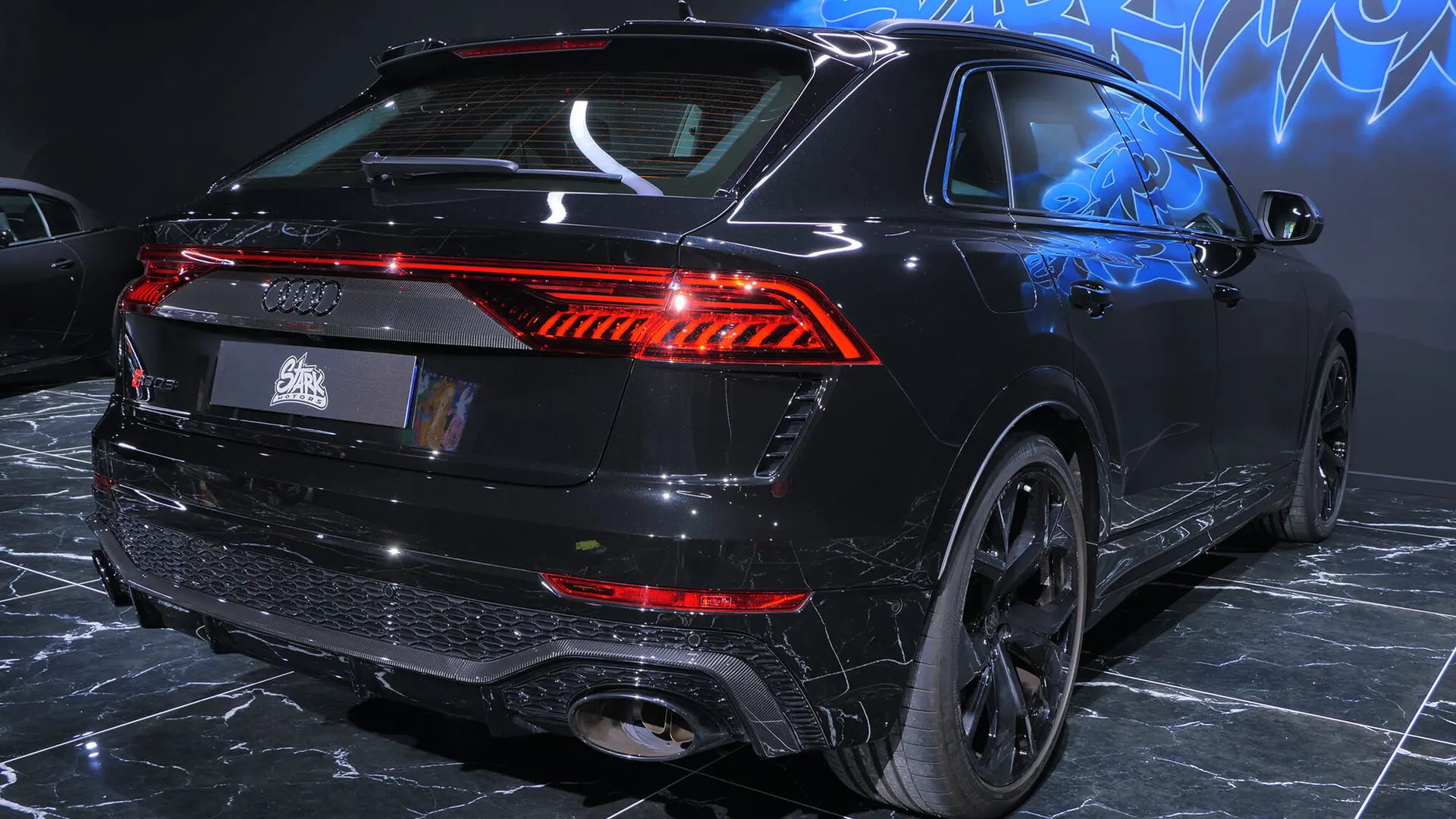 Audi RSQ8 — photo 18