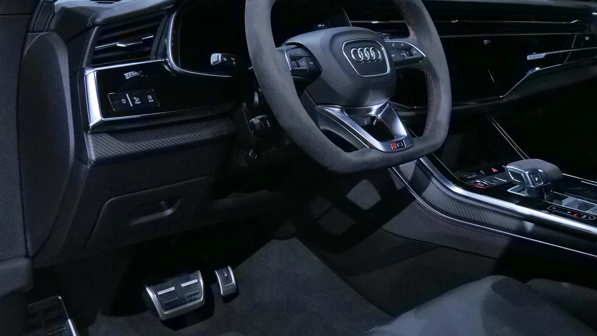 Audi RSQ8 — photo 24