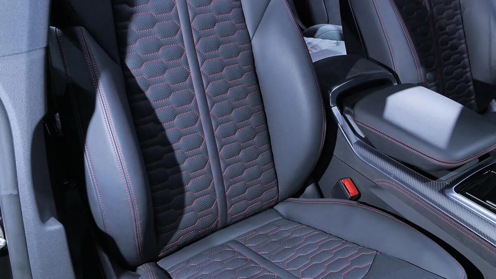 Audi RSQ8 — photo 8