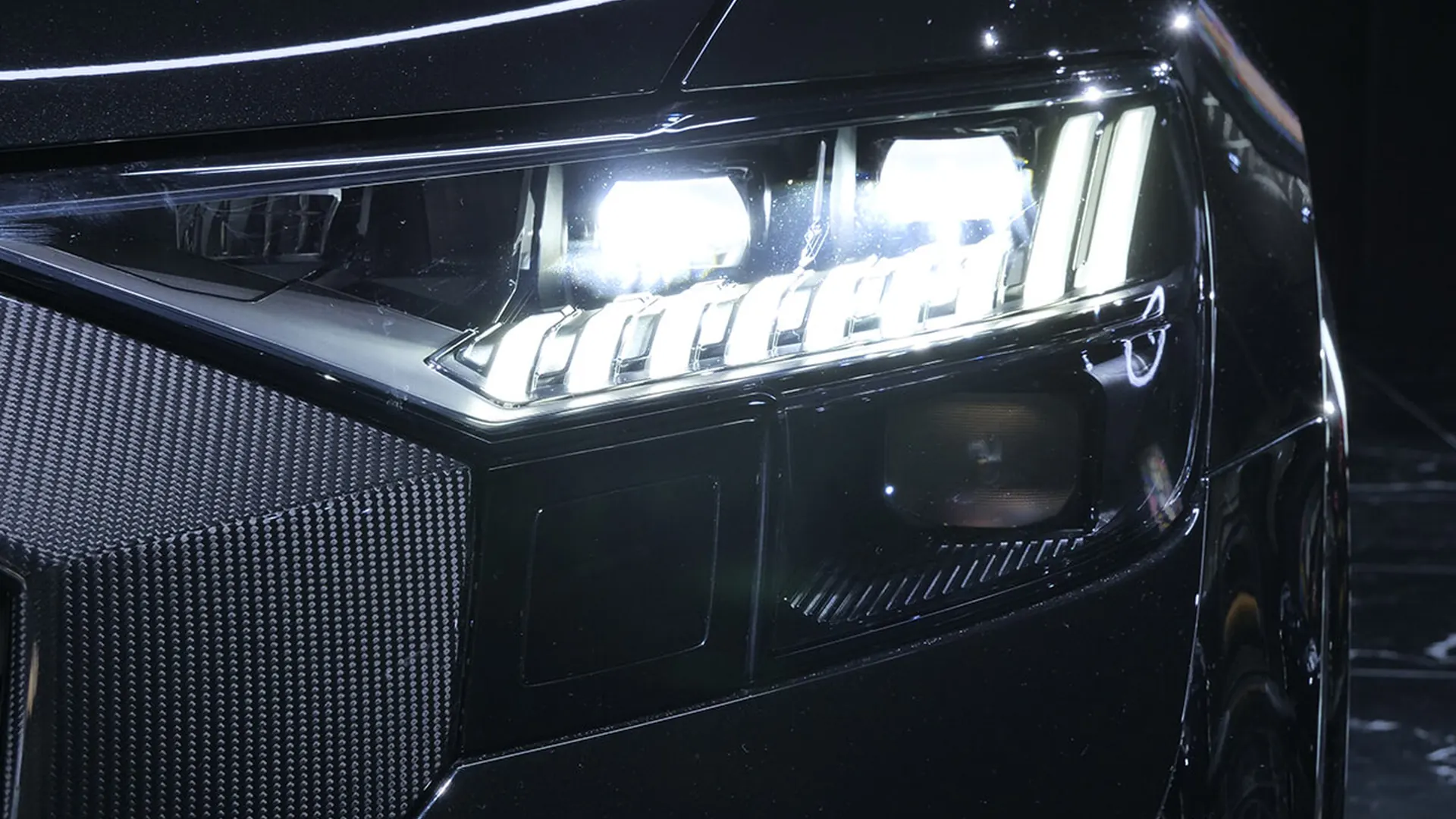 Audi RSQ8 — photo 33