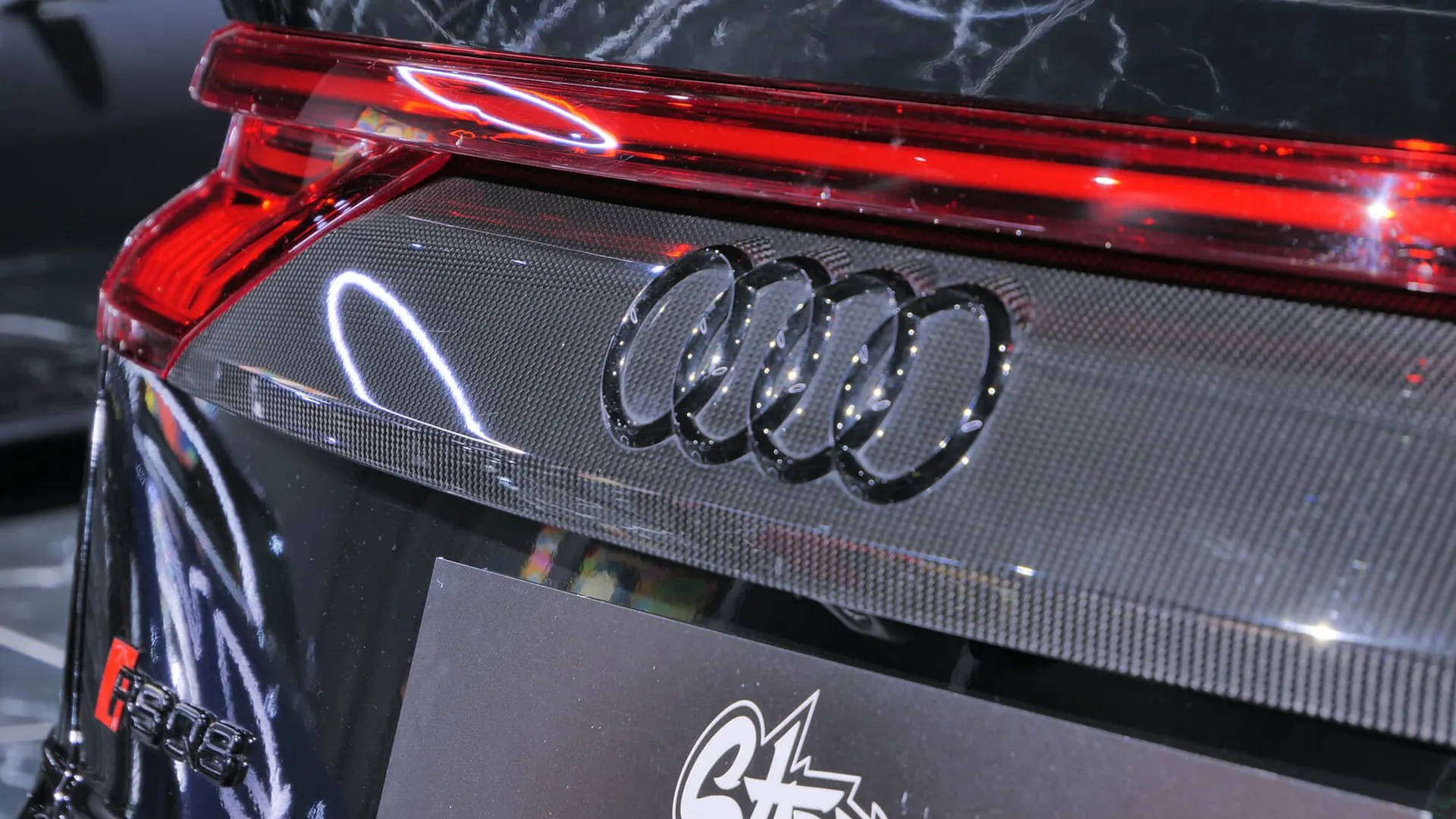 Audi RSQ8 — photo 19