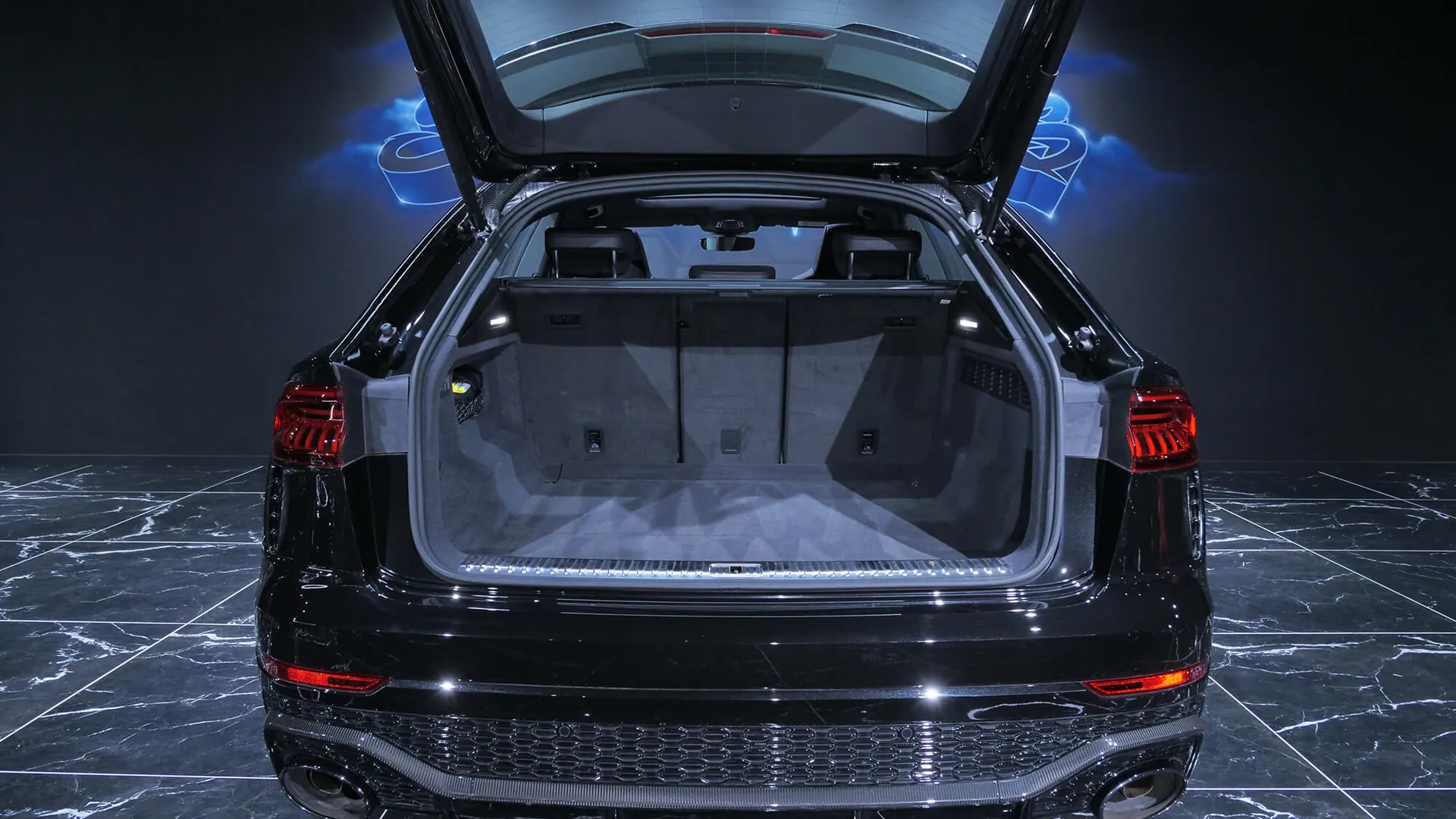 Audi RSQ8 — photo 31