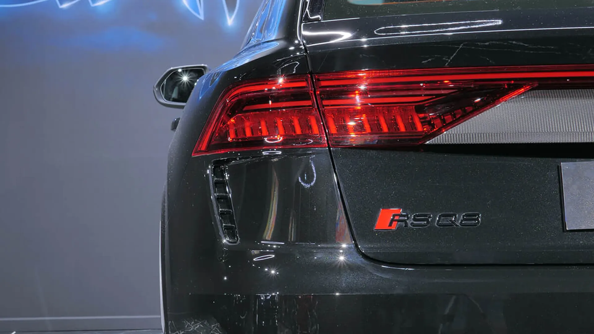 Audi RSQ8 — photo 12