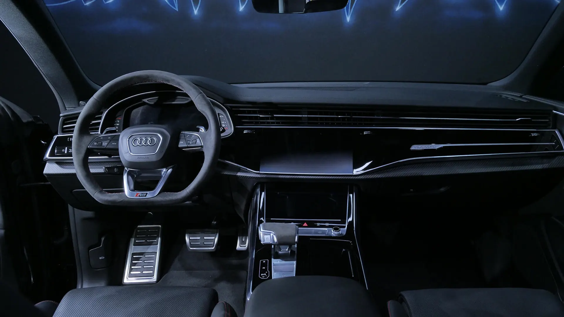 Audi RSQ8 — photo 38