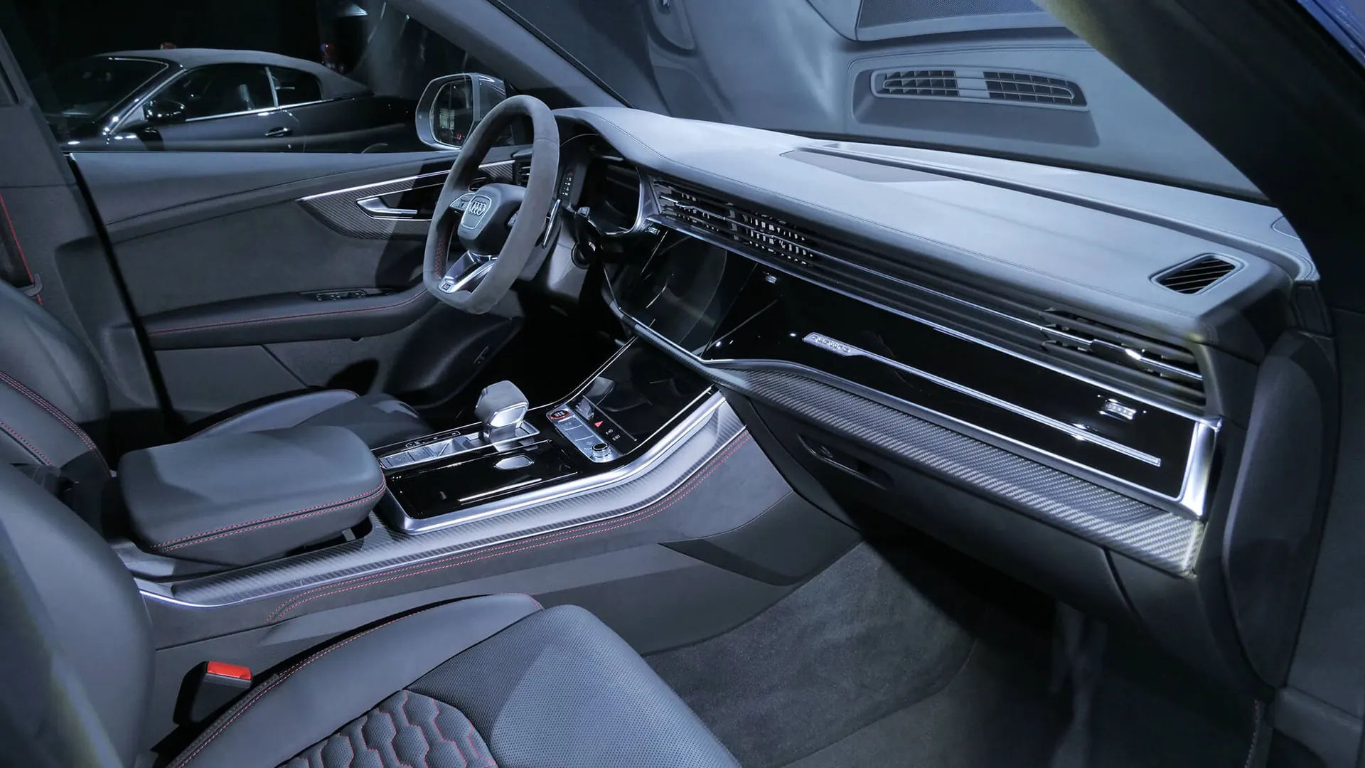 Audi RSQ8 — photo 29