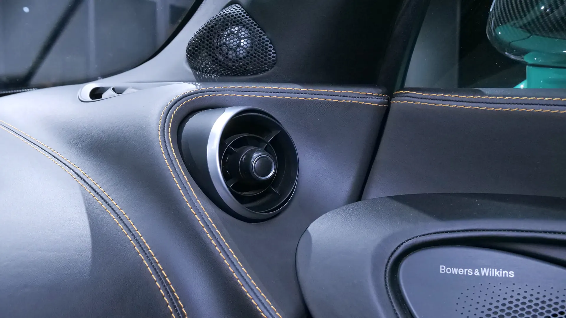 McLaren 600LT — photo 25
