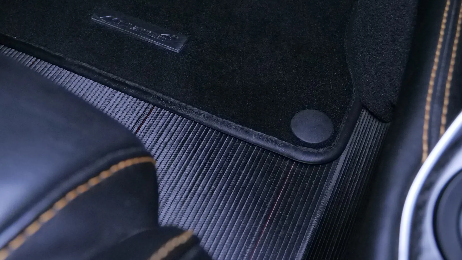 McLaren 600LT — photo 28