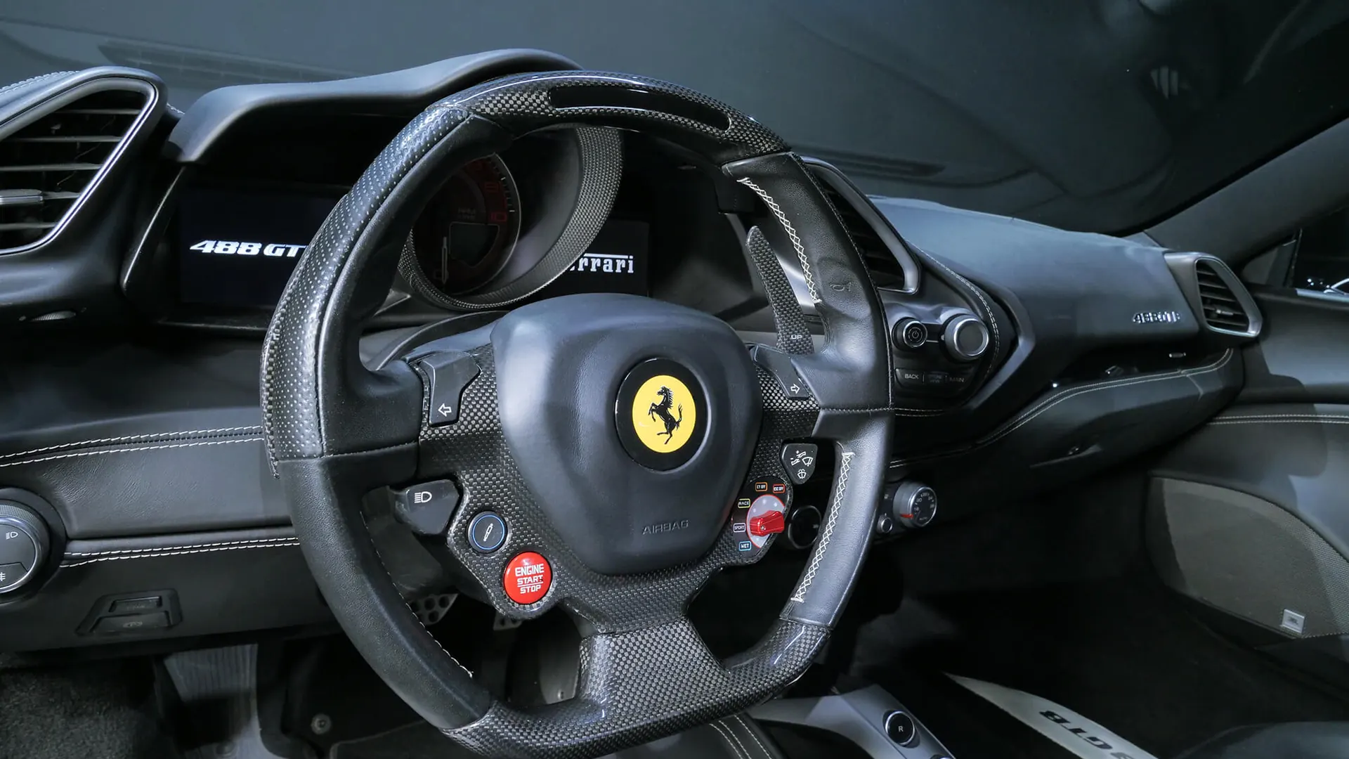 Ferrari 488 — photo 13