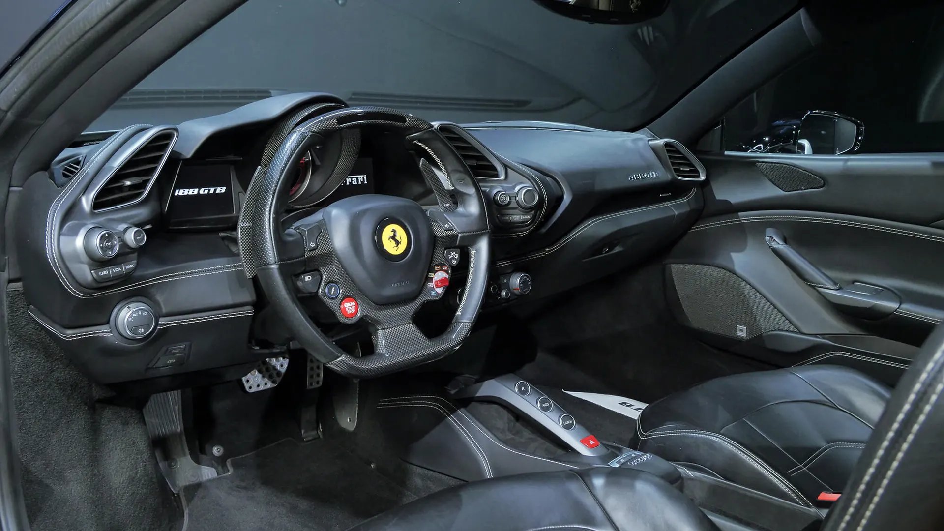 Ferrari 488 — photo 12
