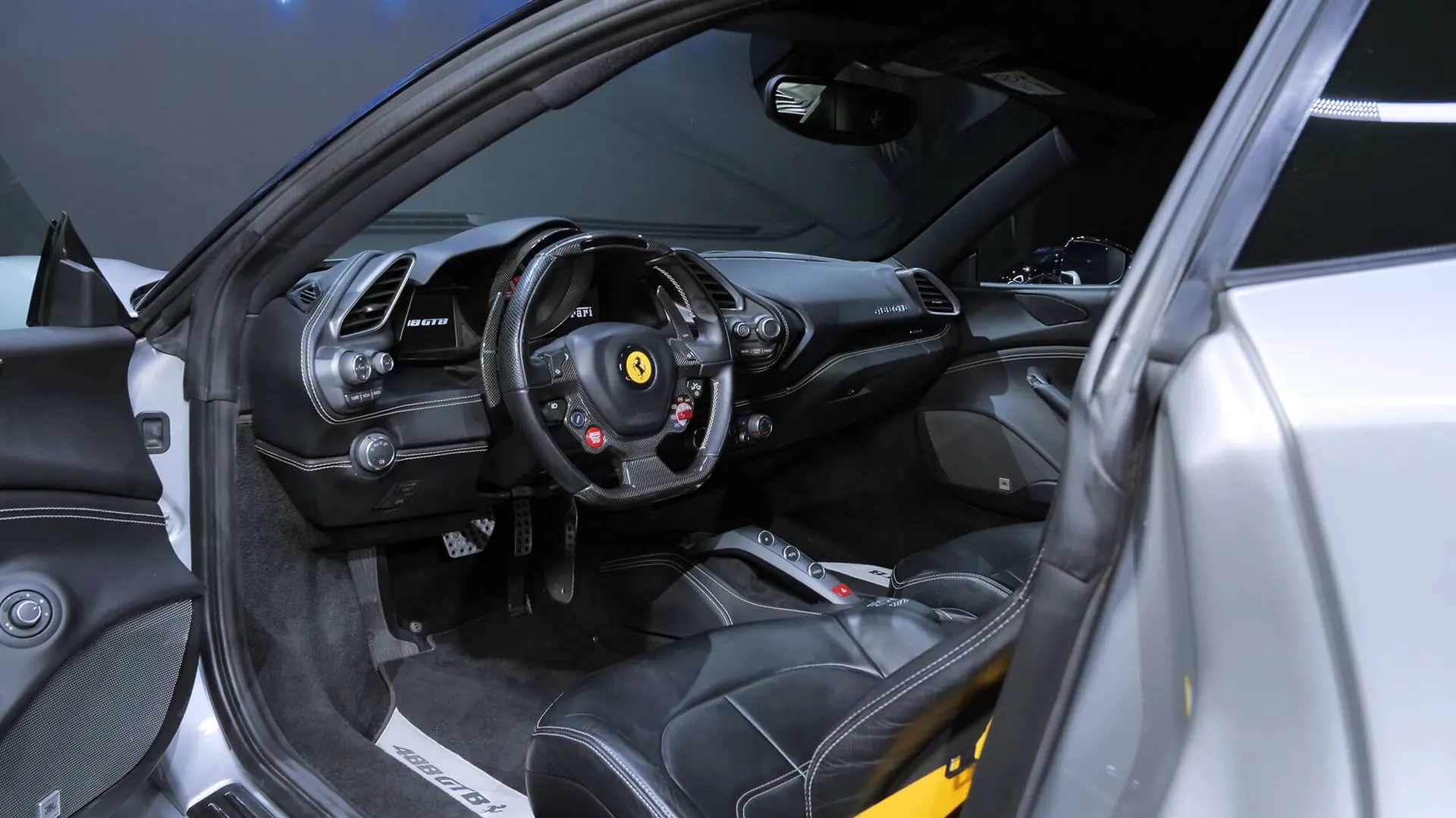 Ferrari 488 — photo 7