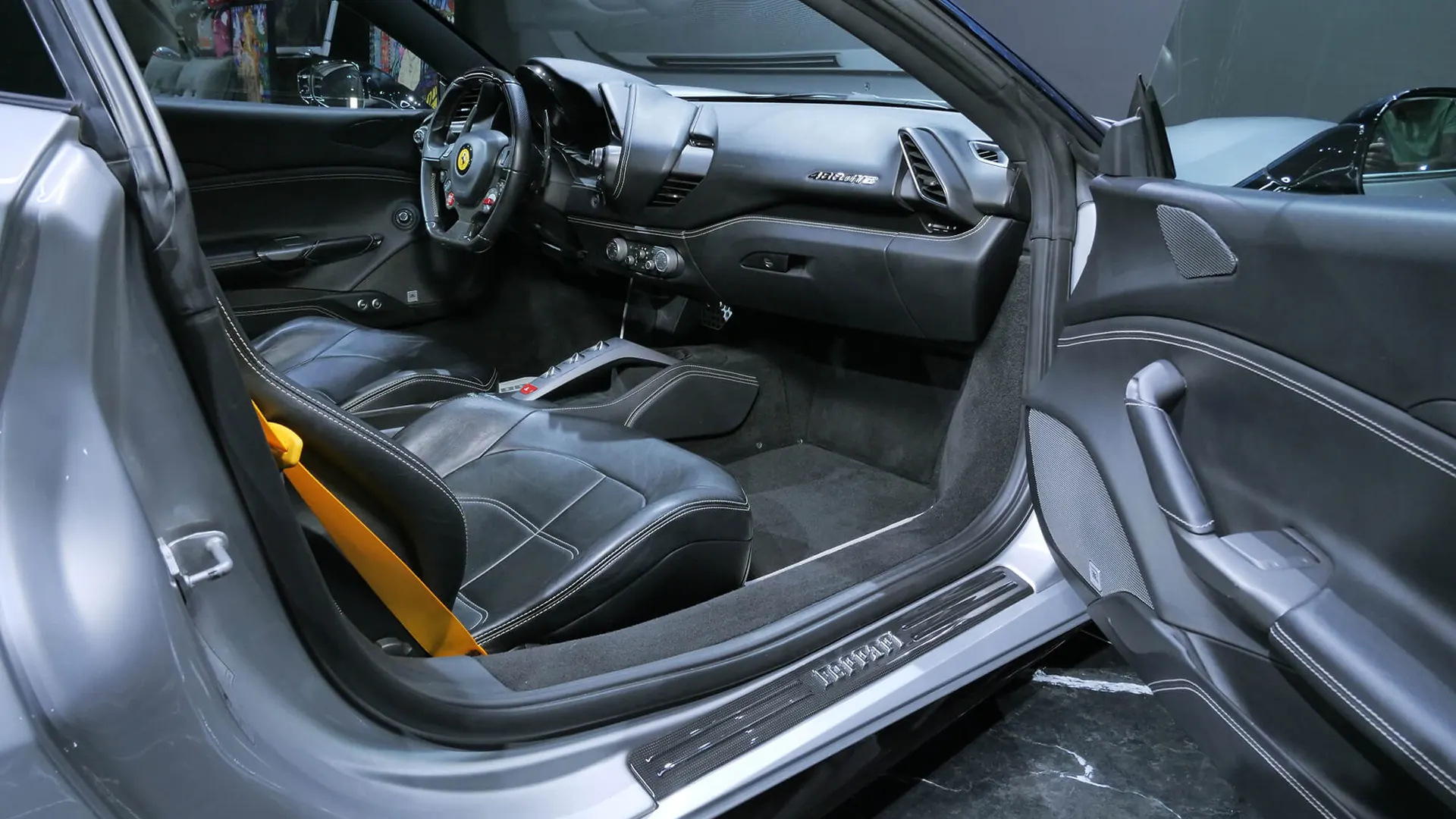 Ferrari 488 — photo 8