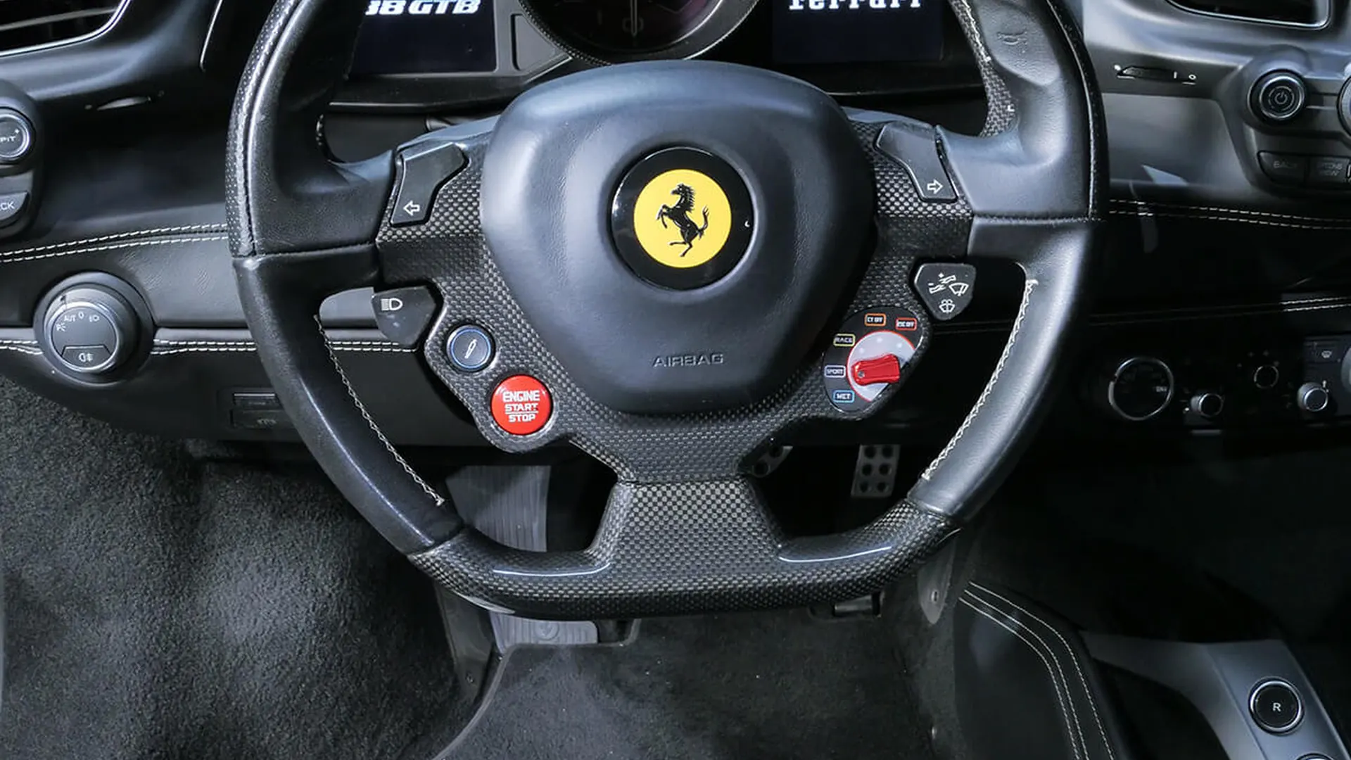Ferrari 488 — photo 10
