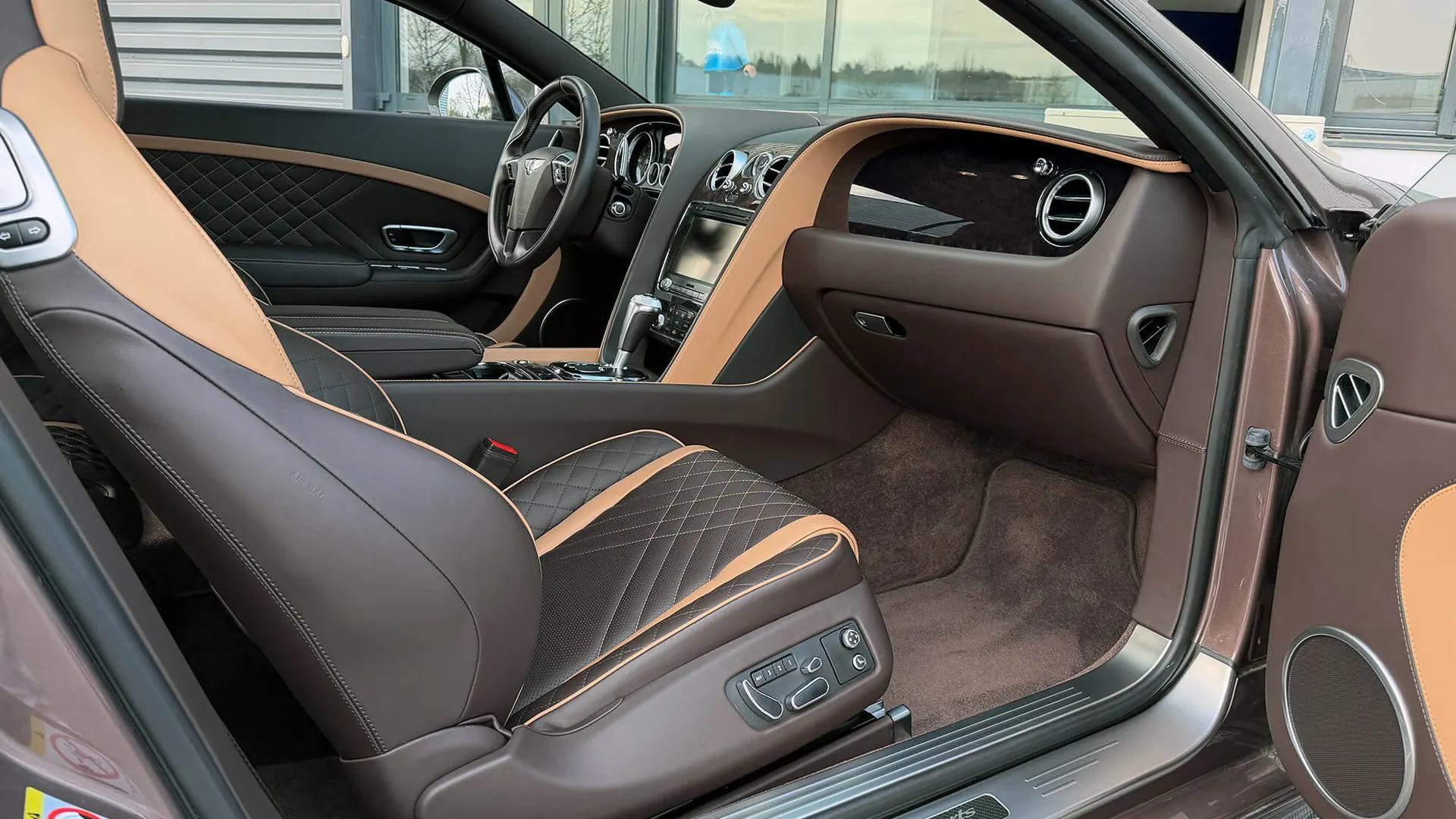 Bentley CONTINENTAL — photo 10