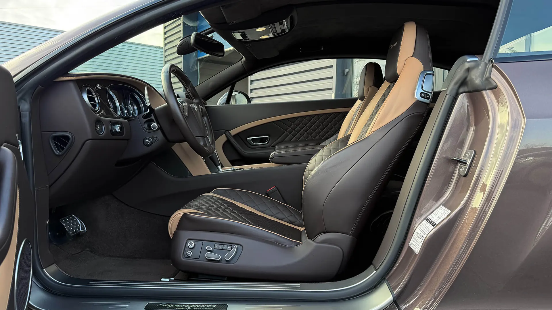 Bentley CONTINENTAL — photo 23