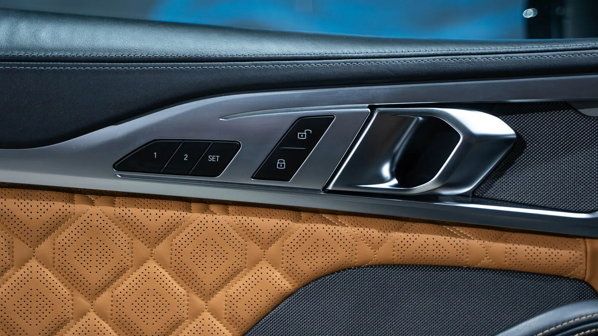 BMW M8 — photo 24