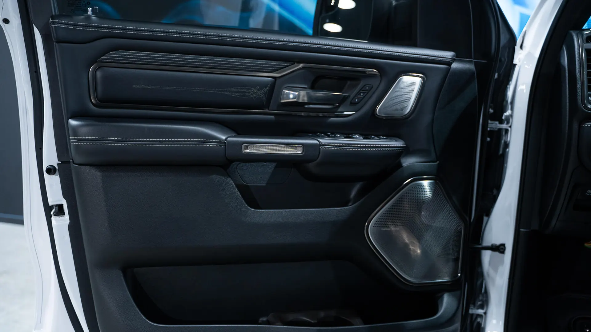 Dodge RAM — photo 34