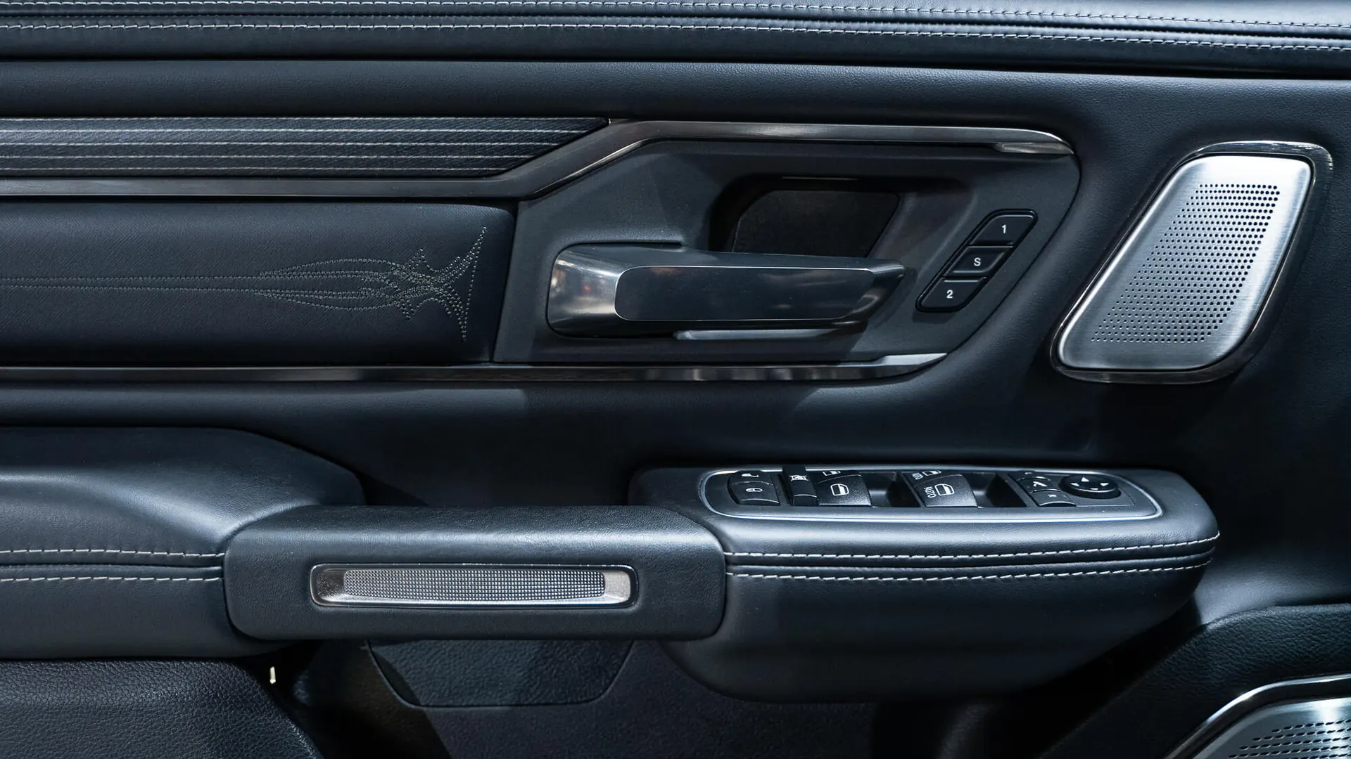 Dodge RAM — photo 36