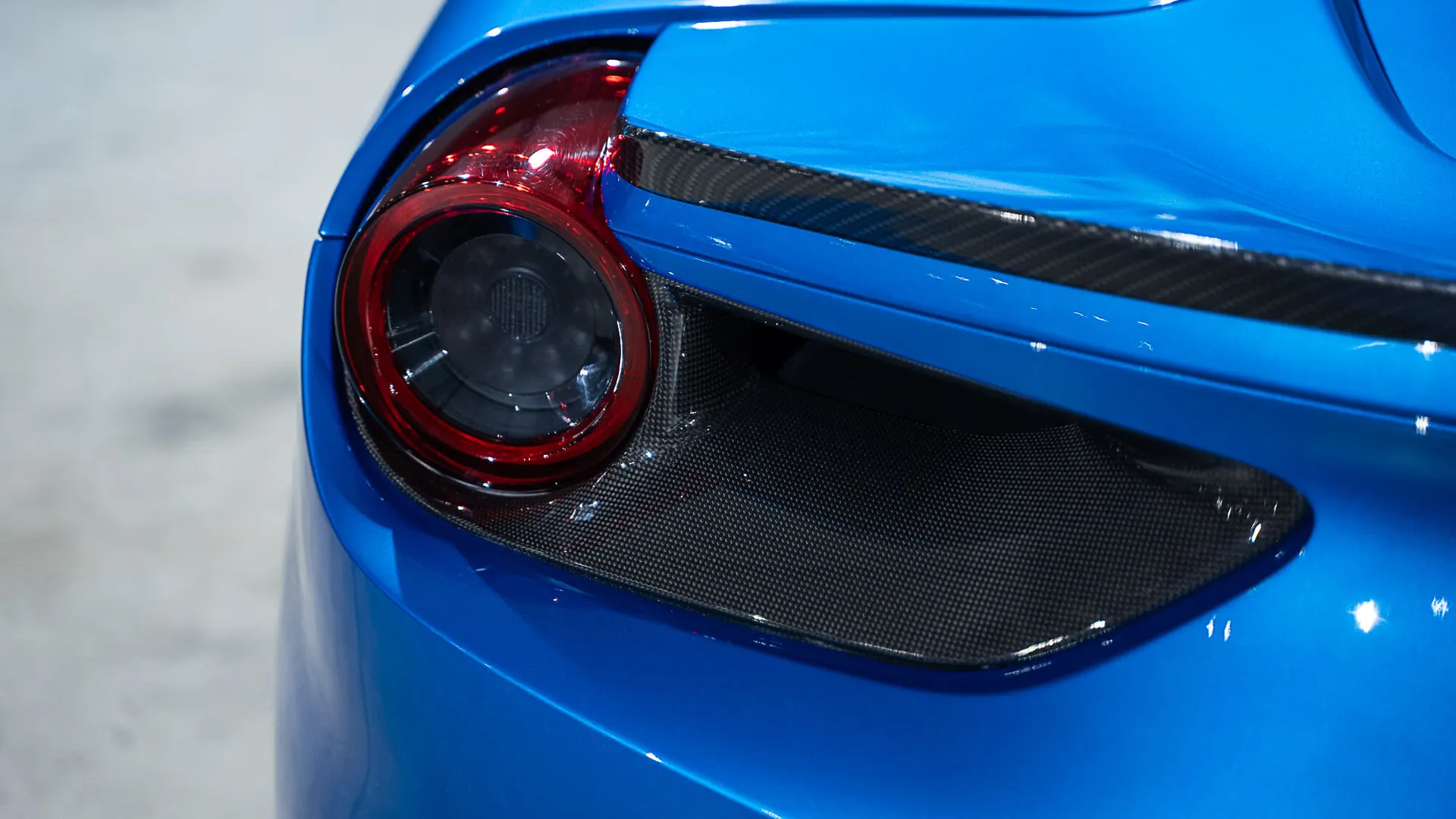 Ferrari 488 — photo 24